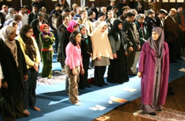 الدين النسوي الجديد وإمامة المرأة